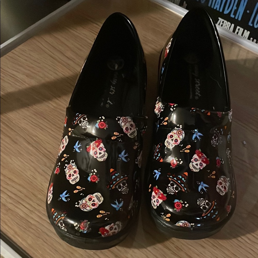 Easy Street Black Athletic Shoes Slip-On